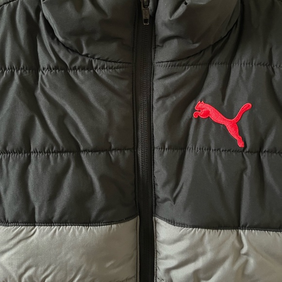 Puma Boys Puffer Vest | Size S 7/8 | Black & Gray | Full Zip | Like New - Picture 4 of 9